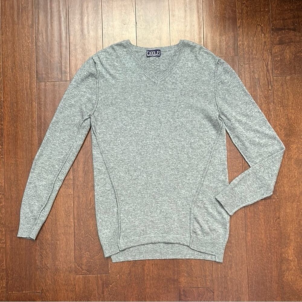 Basus Gray V-Neck Sweater, Silk, Merino Wool, Cashmere & Viscose, Size Large